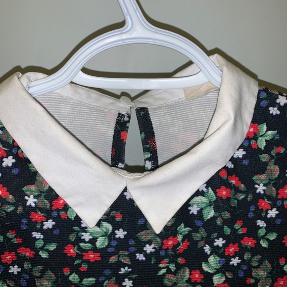 Black floral dress with a white collar - Picture 3 of 5